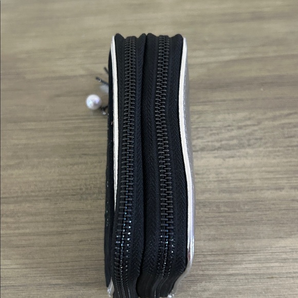 Juicy Couture Black and Silver Zip Wallet String Of Pearls - Picture 4 of 8